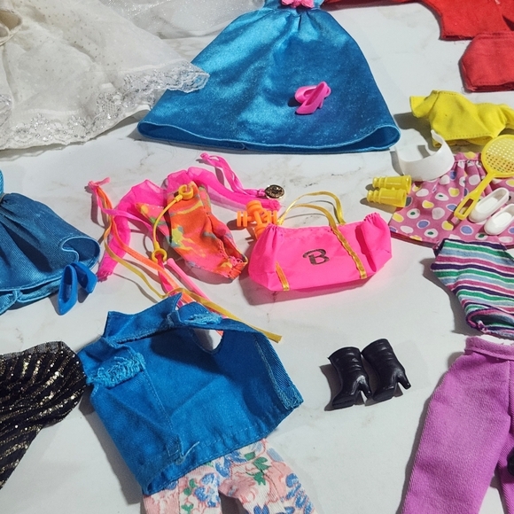 Vtg BARBIE HUGE LOT Clothes Shoes Hangers Accessories Outfits Gymnastics Tennis - Picture 5 of 16